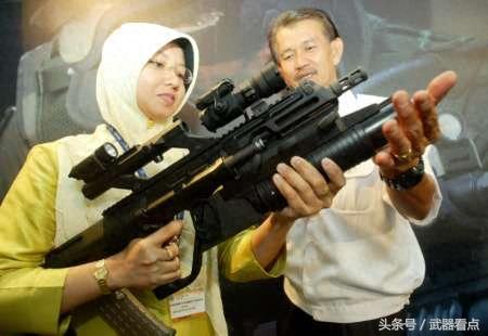 最新型丨增加了皮卡汀尼导轨的斯太尔AUG-A3步枪