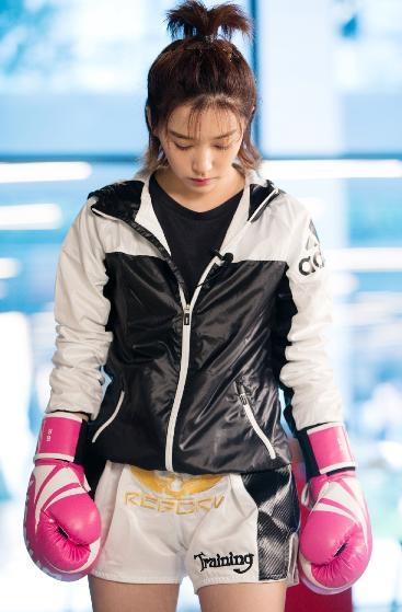 《麻雀》里饰演李小男的阚清子，戏内是拼命三郎，戏外也相当霸气