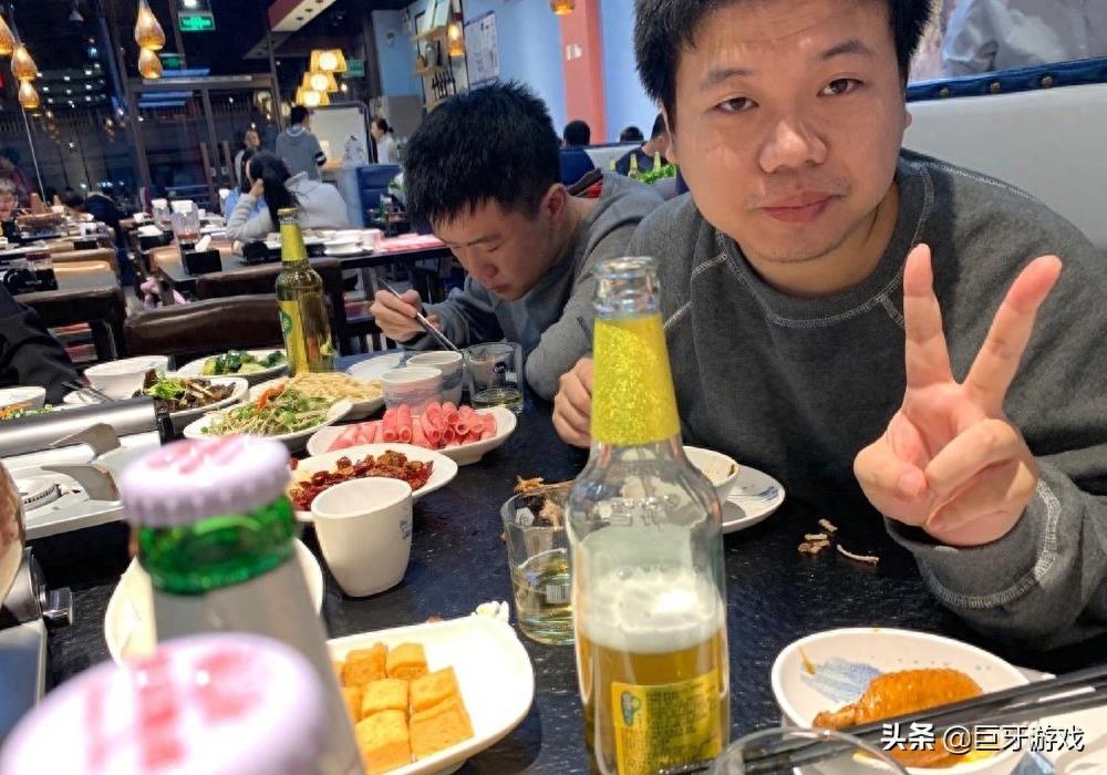 猪皇天使焦过生日DOTA2主题蛋糕吸睛，战队夺冠双喜临门