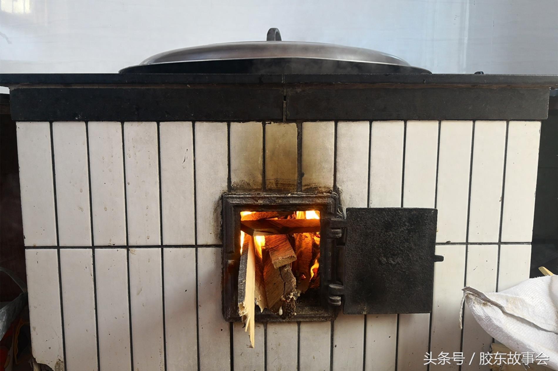 组图：胶东农村原汁原味的大锅饭，饽饽和地瓜一锅蒸