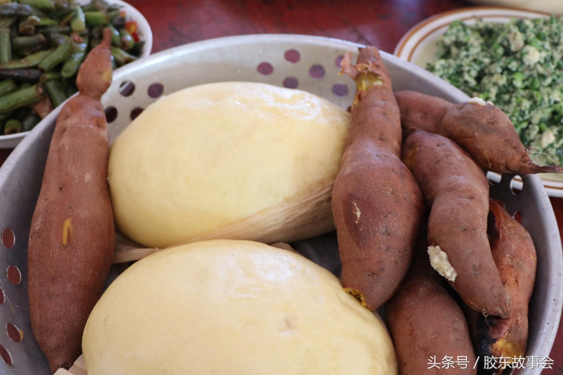 组图：胶东农村原汁原味的大锅饭，饽饽和地瓜一锅蒸