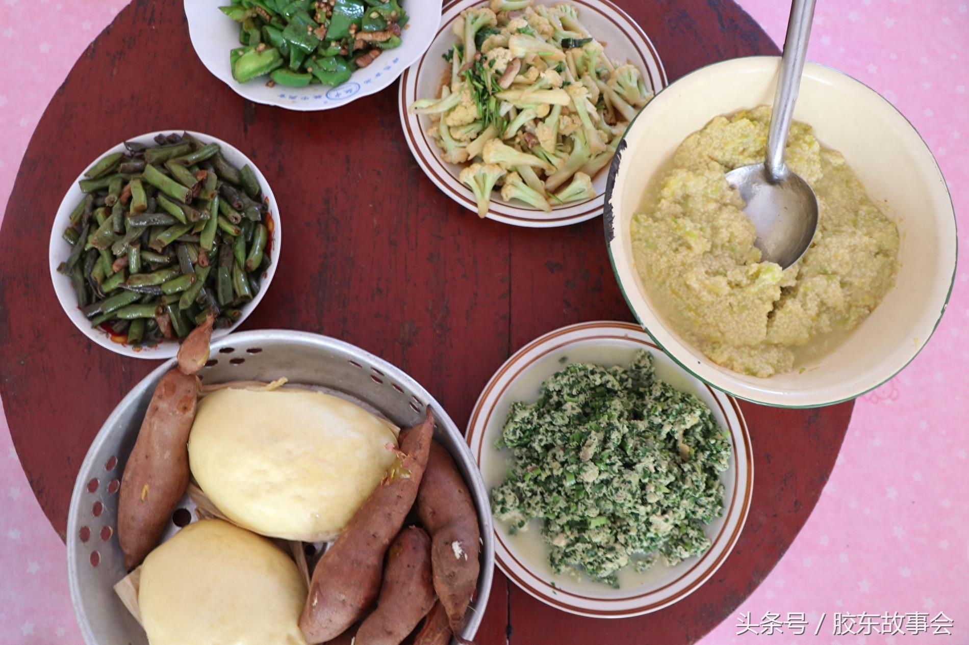 组图：胶东农村原汁原味的大锅饭，饽饽和地瓜一锅蒸
