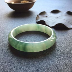 ​翡翠a货价格多少一克？你知道吗