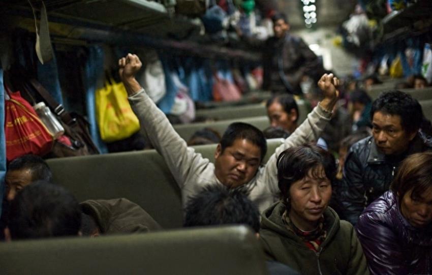 实拍绿皮火车上最真实的场景