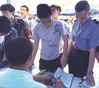 ​贵阳某校双选会 这个岗位“受宠” 试用期工资每月三四千