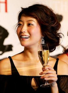 ​金喜善的14岁女儿，完美遗传了她的美貌