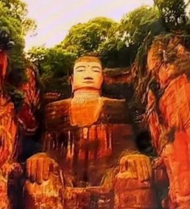 ​乐山大佛闭眼流泪的真相
