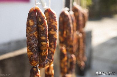 ​自己灌香肠，10斤肉放多少盐？试试这个商用配方，咸味刚好香味浓