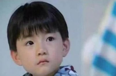 ​演《海豚湾恋人》的童星，12岁传出不雅视频，后来他怎么样了？