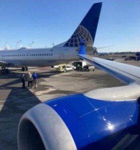 ​又一起悲剧！美国客机突然撞到一起了，拜登却失声了