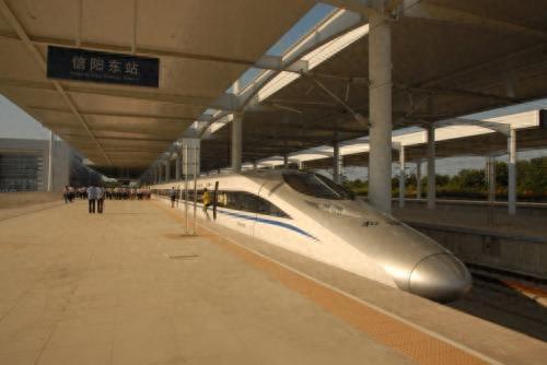 简洁方正，大气雅致——信阳东站