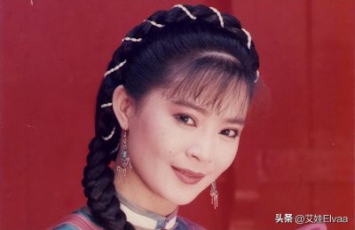 ​58岁琼女郎“婉君”老太快，穿T恤像小老太，夫妻雨中漫步太腻歪