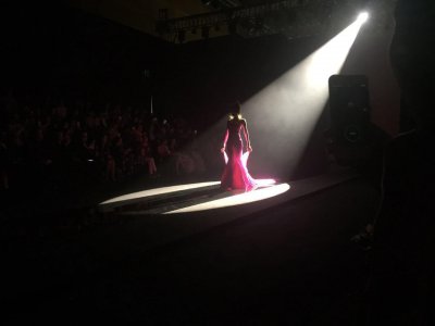 ​喜剧新秀黄伊凡演绎中国风走秀惊艳四座