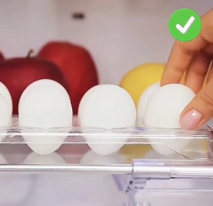 ​分享13个生活小妙招，鸡蛋在冰箱这样放，延长储存时间防止变臭