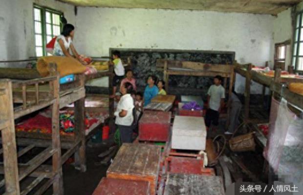 直击:农村学校的女生宿舍,真实版凿壁借光