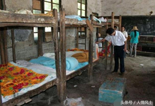 直击:农村学校的女生宿舍,真实版凿壁借光