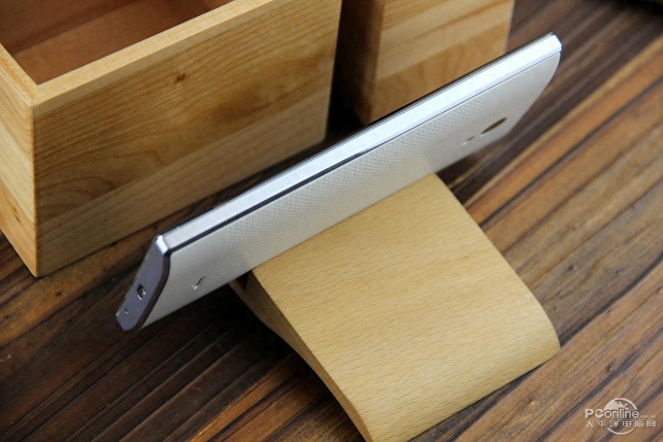 满满黑科技！最窄边框手机夏普305SH图赏