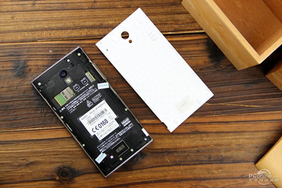 满满黑科技！最窄边框手机夏普305SH图赏