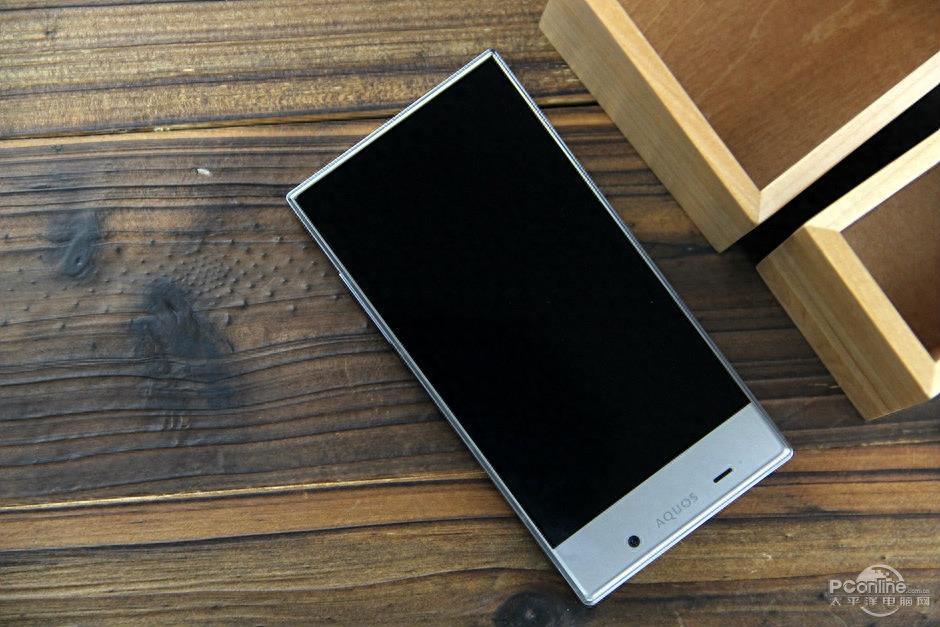 满满黑科技！最窄边框手机夏普305SH图赏