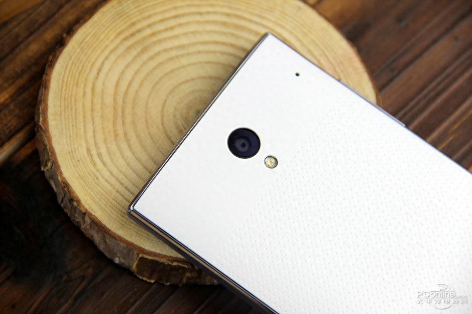 满满黑科技！最窄边框手机夏普305SH图赏