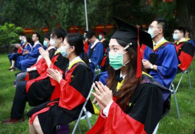 ​211高校研究生毕业摆摊卖小吃，谈起就业辛酸史，只因专业惹的祸