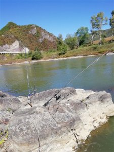 ​忙里偷闲去钓鱼，一张图说明铅坠如何用