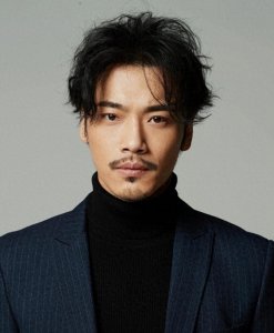 ​薛皓文：父亲曾是《新闻联播》主播，出道18年，因一身肌肉遭误解