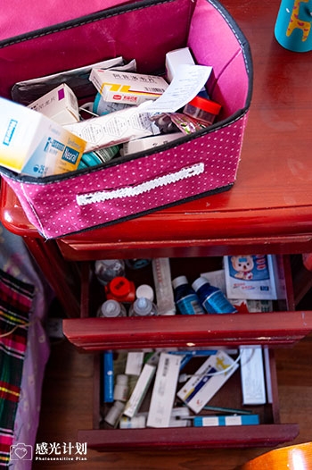 “给人看伤疤不如给人露微笑”—面对死亡，恩爱夫妻选择乐观面对