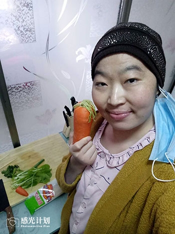 “给人看伤疤不如给人露微笑”—面对死亡，恩爱夫妻选择乐观面对