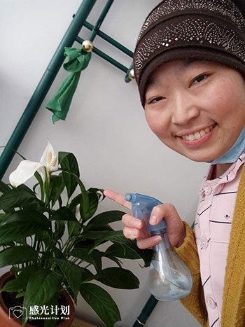 “给人看伤疤不如给人露微笑”—面对死亡，恩爱夫妻选择乐观面对