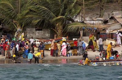 ​冈比亚：打仗没赢过吹牛没输过，扬言1000人打败中国
