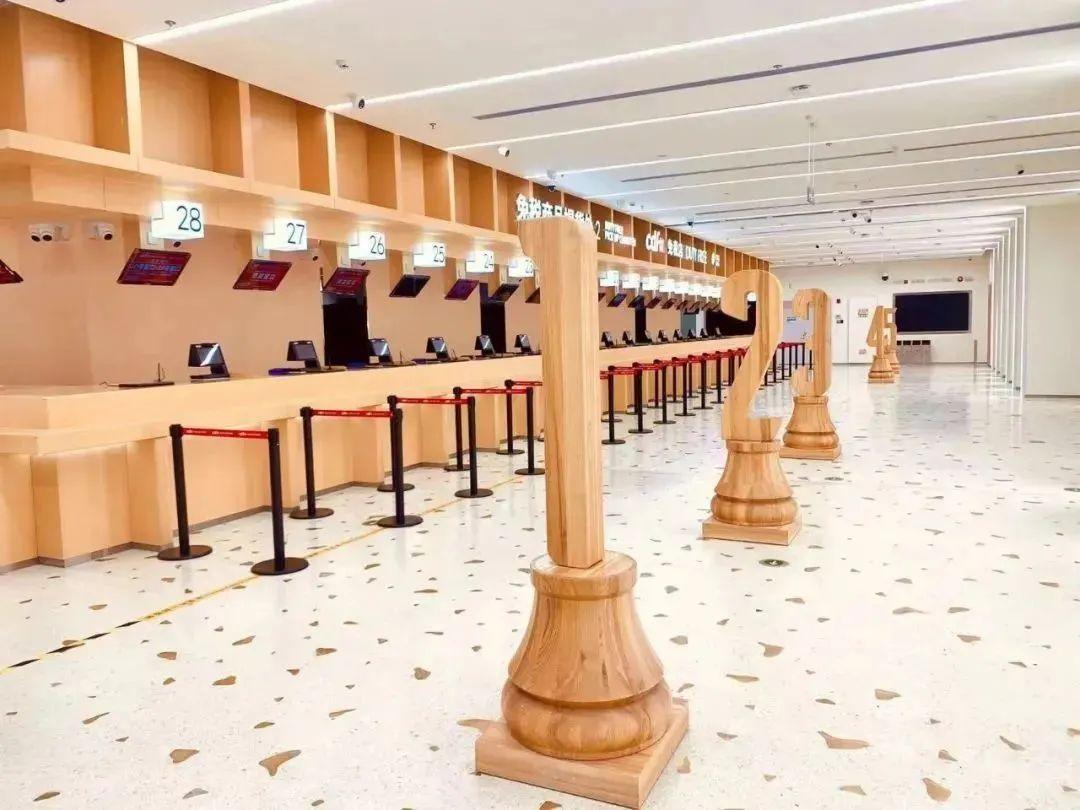 三亚凤凰机场免税店(凤凰机场免税店在机场里面还是外面)