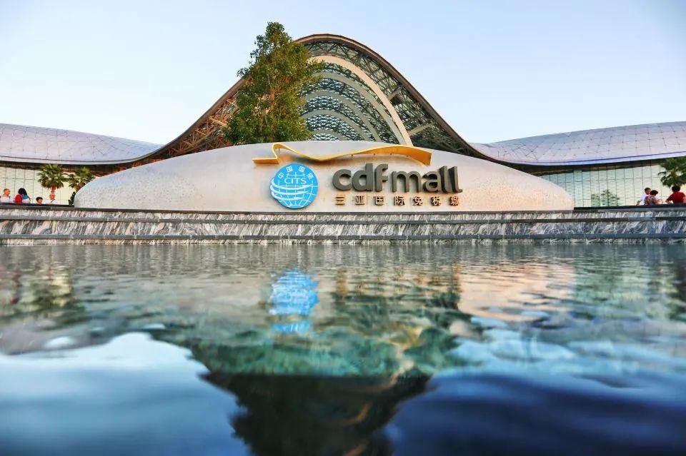 三亚凤凰机场免税店(凤凰机场免税店在机场里面还是外面)