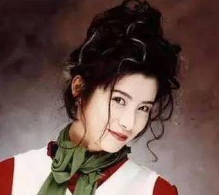 她出道就吻了刘德华,琼瑶给了她两次事业高峰,现几乎人间蒸发