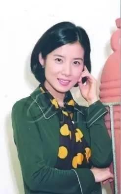 她出道就吻了刘德华,琼瑶给了她两次事业高峰,现几乎人间蒸发