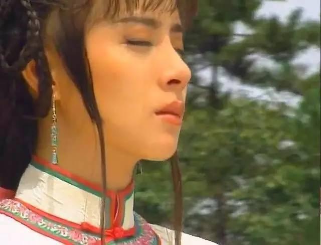 她出道就吻了刘德华,琼瑶给了她两次事业高峰,现几乎人间蒸发