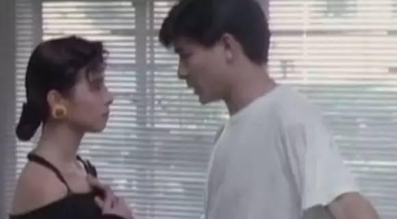 她出道就吻了刘德华,琼瑶给了她两次事业高峰,现几乎人间蒸发