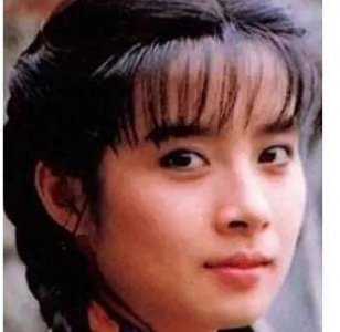 ​她出道就吻了刘德华，琼瑶给了她两次事业高峰，现几乎人间蒸发