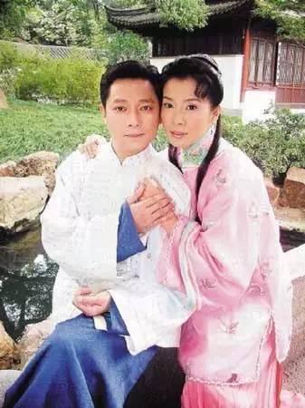 她出道就吻了刘德华,琼瑶给了她两次事业高峰,现几乎人间蒸发