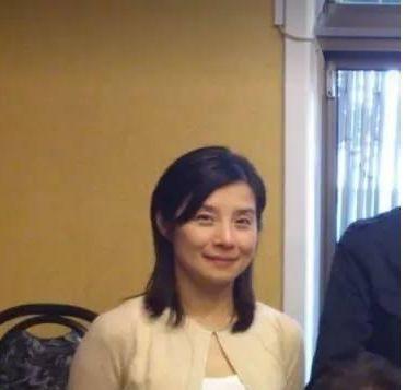 她出道就吻了刘德华,琼瑶给了她两次事业高峰,现几乎人间蒸发