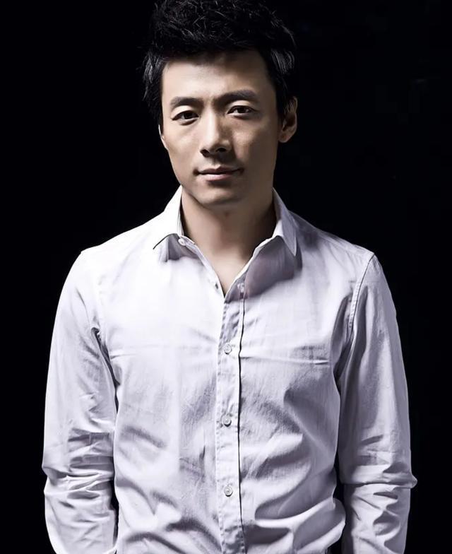 低调的祖峰:他是赵薇陈坤的班长,没微博不接综艺,却身怀