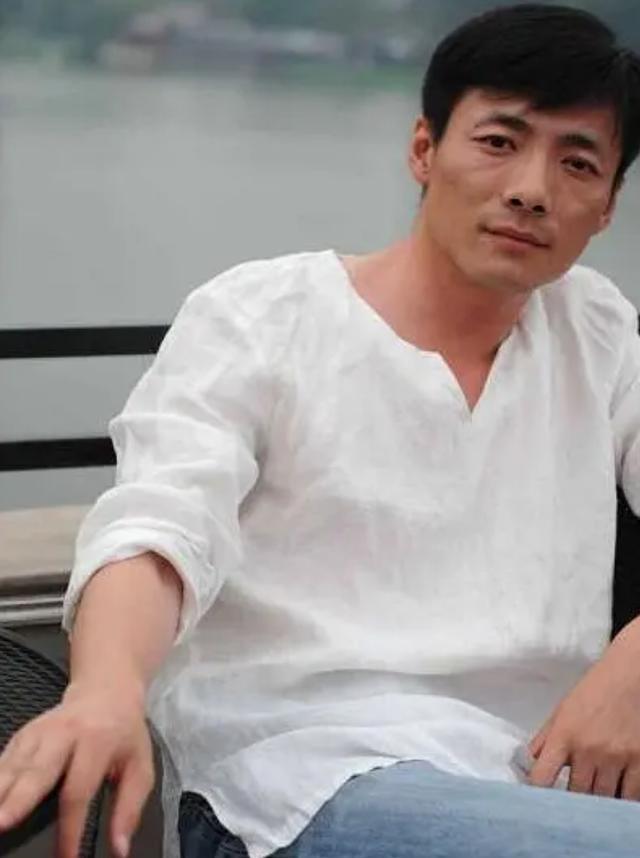 低调的祖峰:他是赵薇陈坤的班长,没微博不接综艺,却身怀