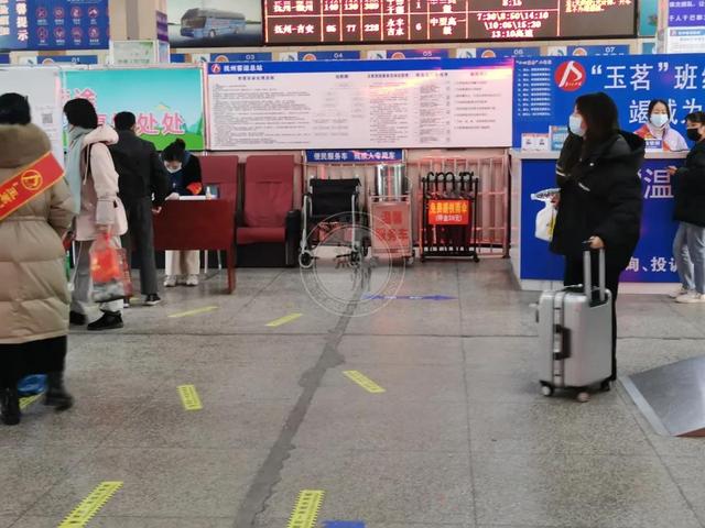 抚州汽车站春节时间表（春运前一天的抚州老长途汽车站）(25)