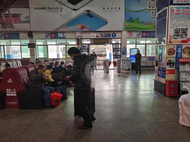 抚州汽车站春节时间表（春运前一天的抚州老长途汽车站）(20)