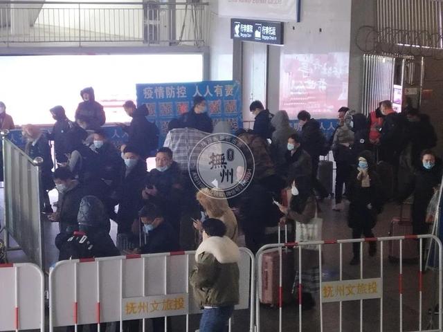 抚州汽车站春节时间表（春运前一天的抚州老长途汽车站）(2)