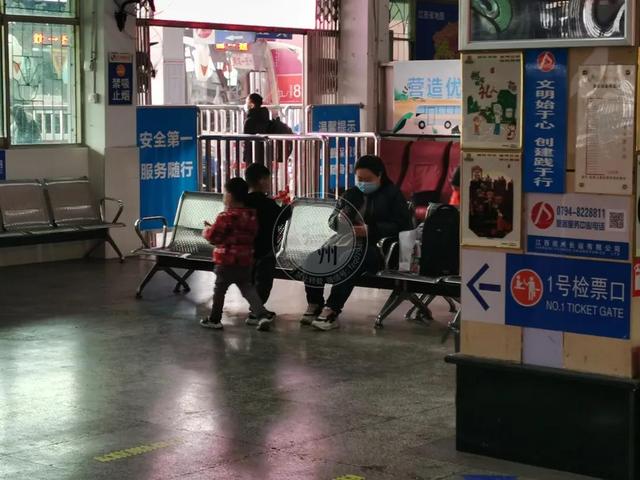 抚州汽车站春节时间表（春运前一天的抚州老长途汽车站）(21)