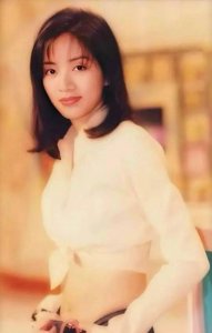 ​都说梅艳芳恨嫁，但她其实是怕嫁，是她不敢找