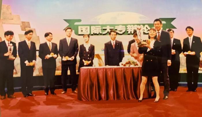 1993年舌战狮城，今最佳辩手蔣昌建主持最强大脑，其他人如何了？