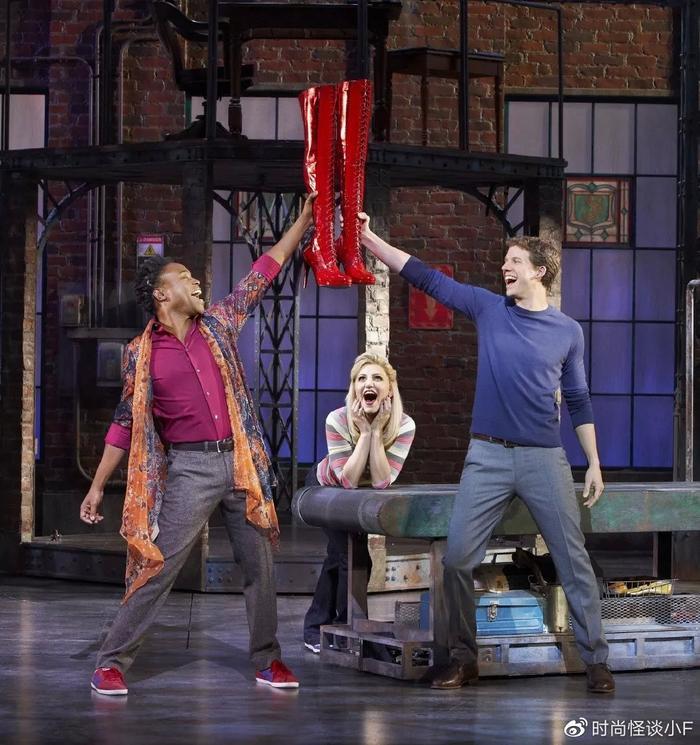 红毯上有了他的出现，女明星们可要打起十二分精神了！