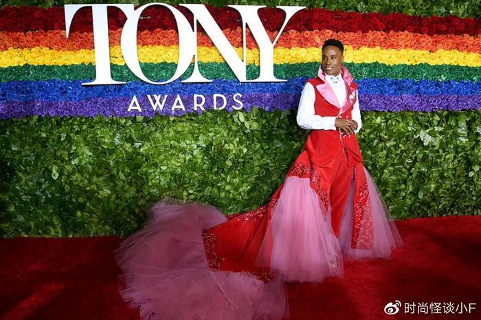 红毯上有了他的出现，女明星们可要打起十二分精神了！